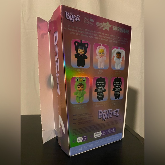 Bratziez Keychain Mystery Box - Picture 4 of 5